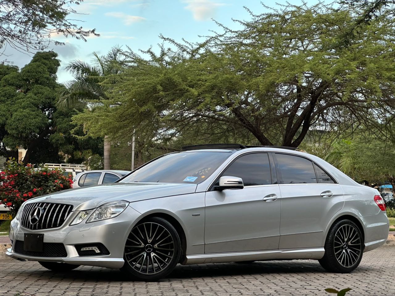 MERCEDES BENZ E CLASS thumbnail 8